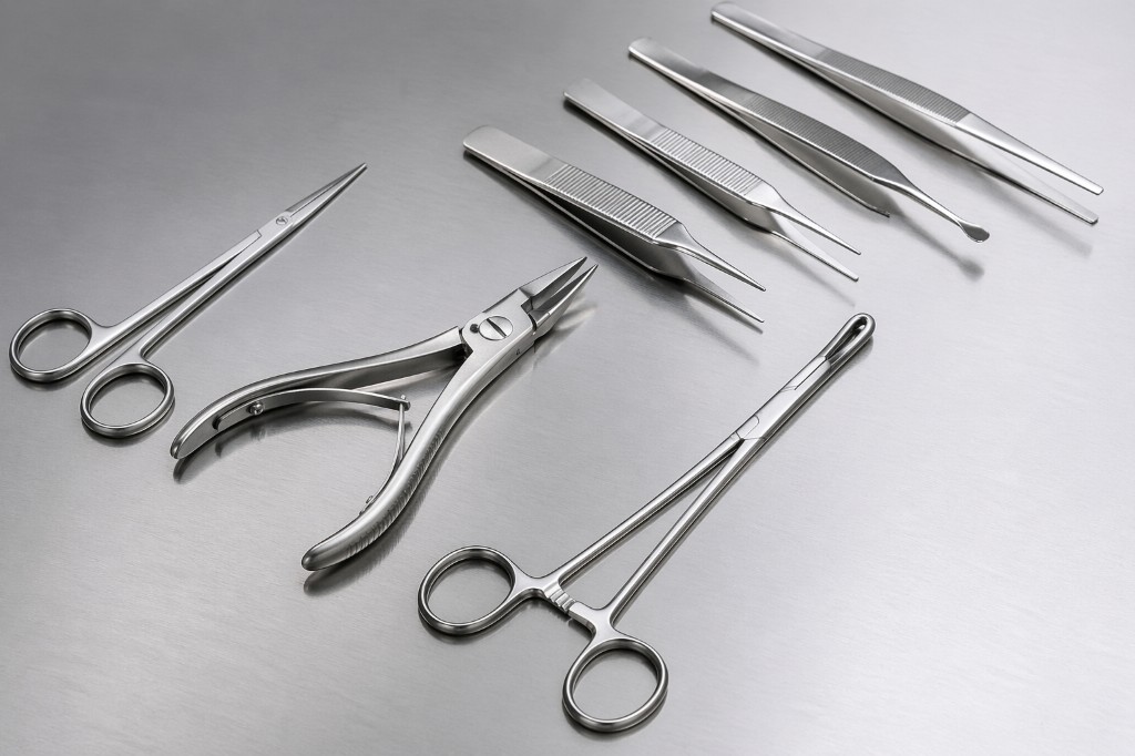 Surgical instruments and sterilisation containers (DIMEDA)